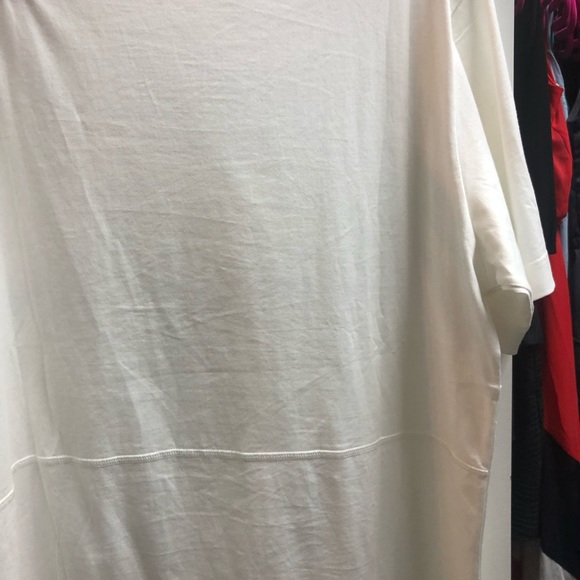 SOLD Louis Vuitton T-Shirt. Price is negotiable - Picture 3 of 3